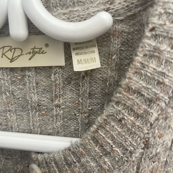 Sweater bundle 3 sweaters !! - Picture 4 of 6